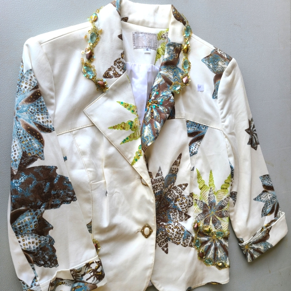 Womens size 4 Alberto Makali beaded blazer